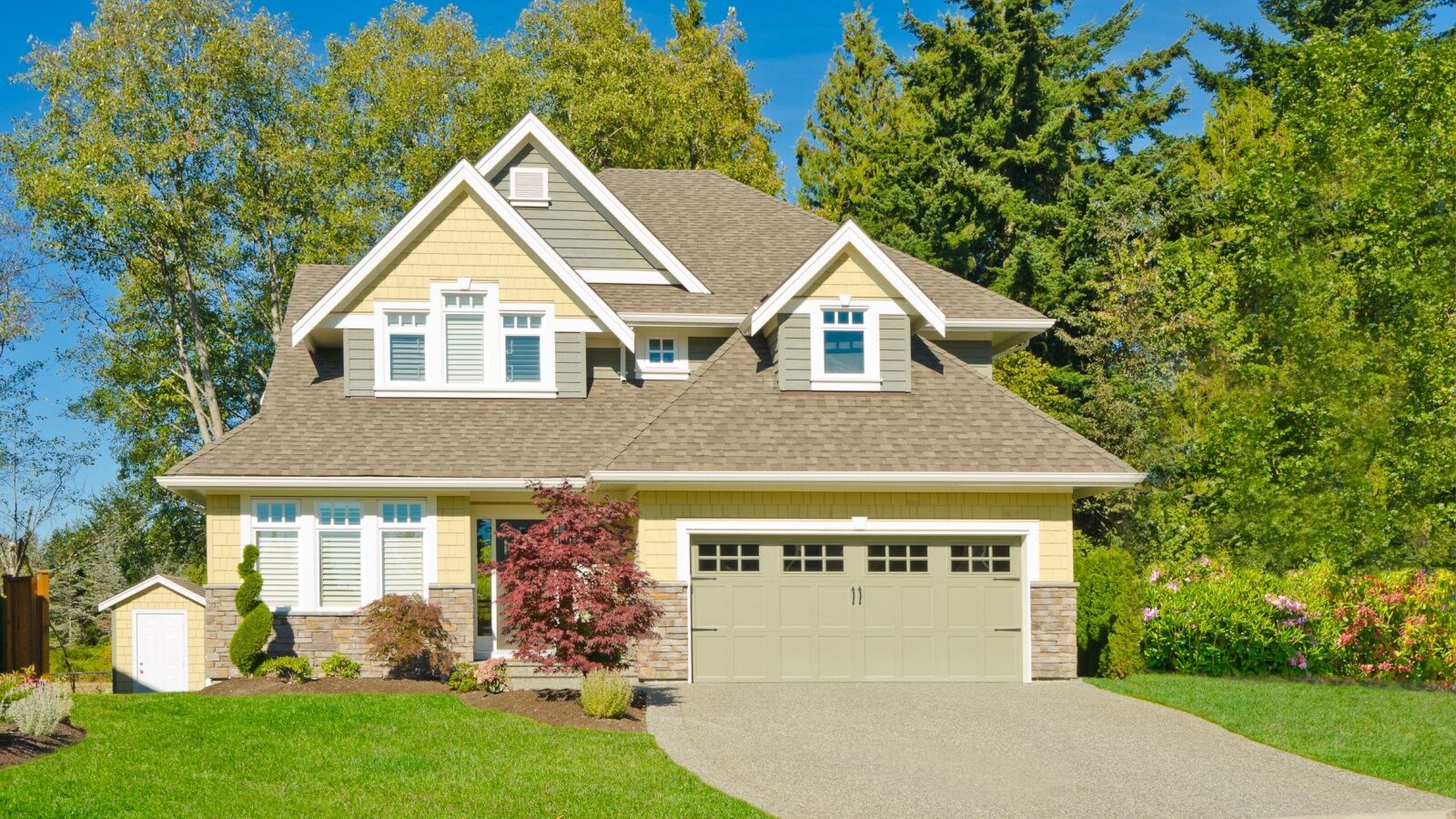 Suburban home with James Hardie siding colors.