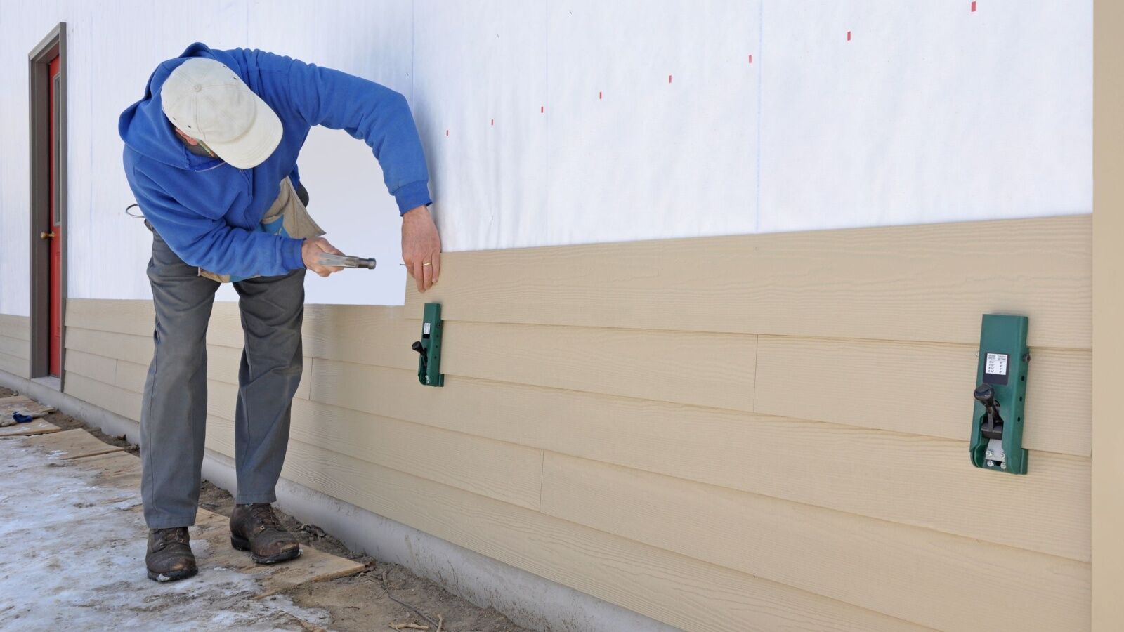 Blue Ridge Exteriors installing James Hardie fiber cement siding in Richmond, VA.